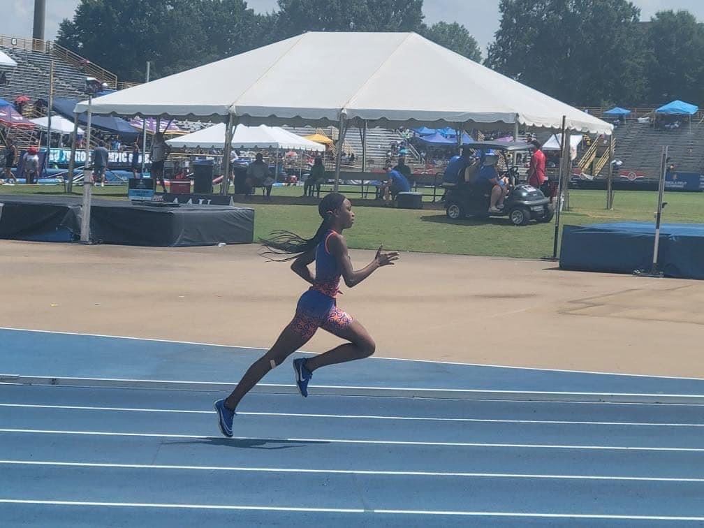 Student Running in 400m